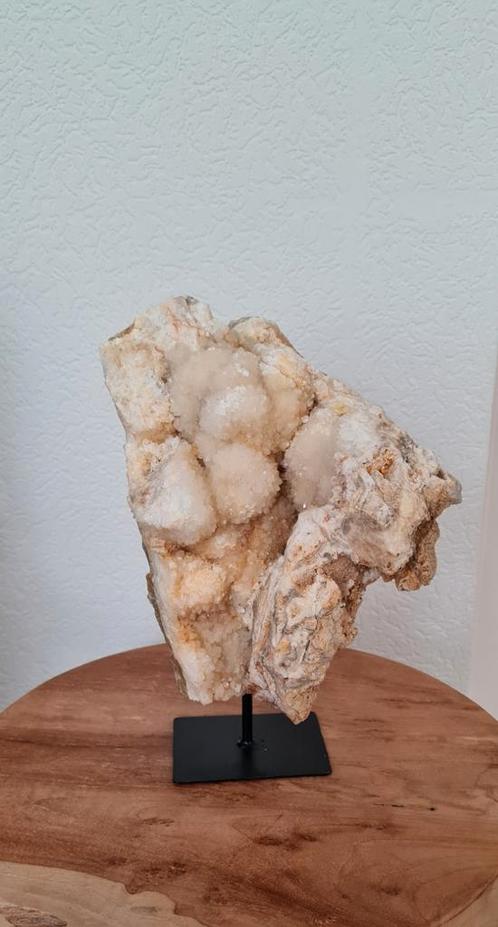 Grote Chalcedoon op Standaard, Verzamelen, Mineralen en Fossielen, Mineraal, Ophalen