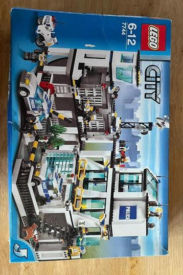 LEGO City 7744 Politiebureau beschikbaar voor biedingen
