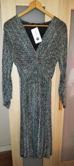 Zilverkleurige jurk met plissérok, Kleding | Dames, Carnavalskleding en Feestkleding, Maat 38/40 (M), Nieuw, Ophalen of Verzenden