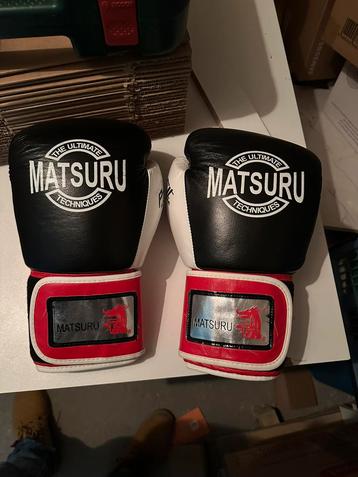 Matsuri bokshandschoenen 14 oz beschikbaar voor biedingen