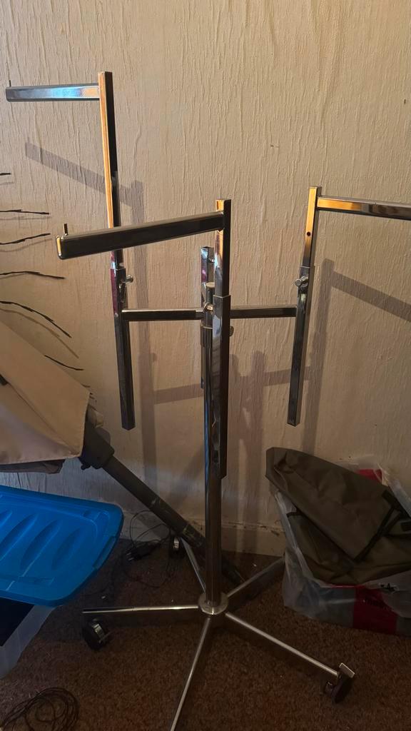 Drietang kledingrek van ijzer, Kleding | Dames, Kledingrekken, Gebruikt, Met wielen, Ophalen