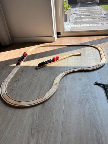 Houten treinbaan beschikbaar voor biedingen