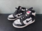 Nike panda’s dunk high mat 31,5, Ophalen, Zo goed als nieuw, Jongen of Meisje, Schoenen