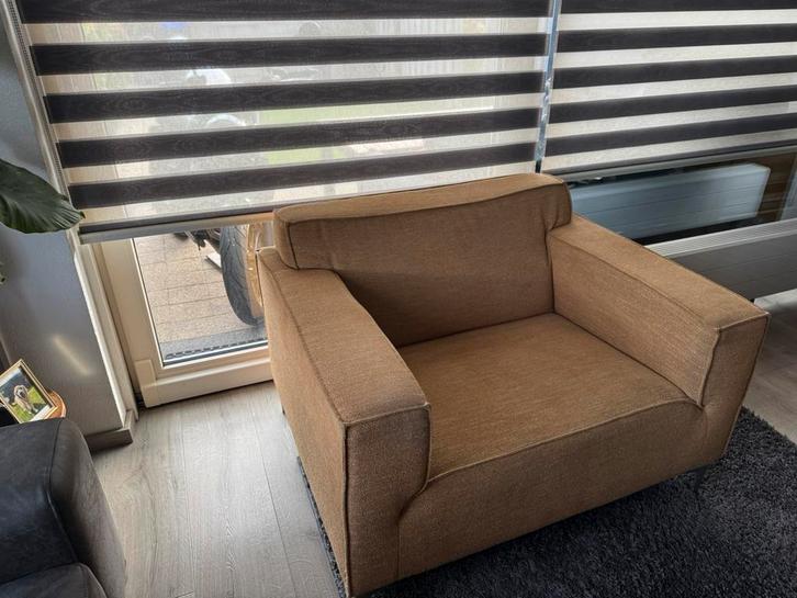 Trendy loveseat in warme kleur, Huis en Inrichting, Fauteuils, Zo goed als nieuw, Stof, 75 tot 100 cm, Ophalen