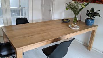 Eettafel, gratis af te halen ivm houtworm