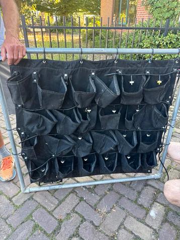 Verticale Plantenbak met Irrigatiesysteem beschikbaar voor biedingen