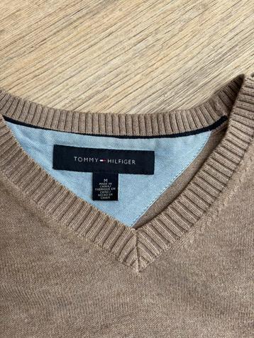 Tommy Hilfiger trui. Maat M. Kleur beige/taupe/bruin. Met V- beschikbaar voor biedingen