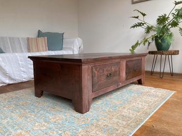 Grote koloniale salontafel met veel opbergruimte, 2 lades beschikbaar voor biedingen