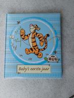 Winnie de Pooh/Tijgetje Baby's 1e jaar boek, NIEUW!, Nieuw, Ophalen of Verzenden, Kraamcadeau