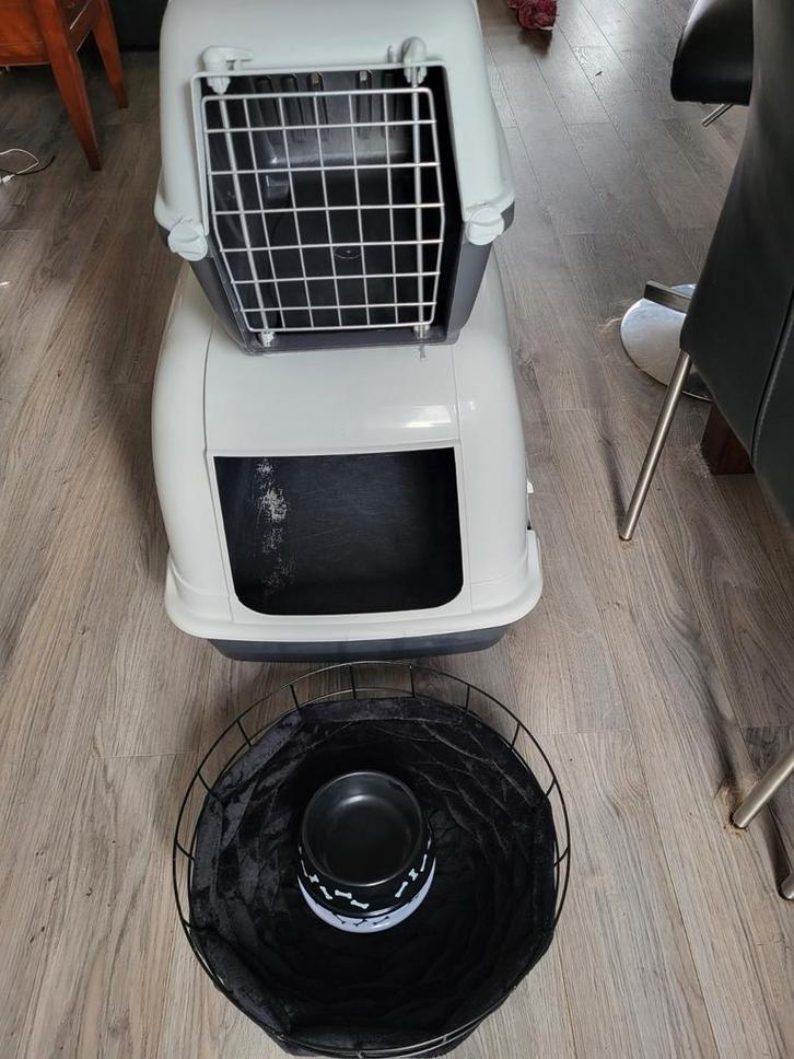 Kattenhuisje, kattenbak, mandje, krabplank en voerbakjes, Dieren en Toebehoren, Katten-accessoires, Gebruikt, Ophalen