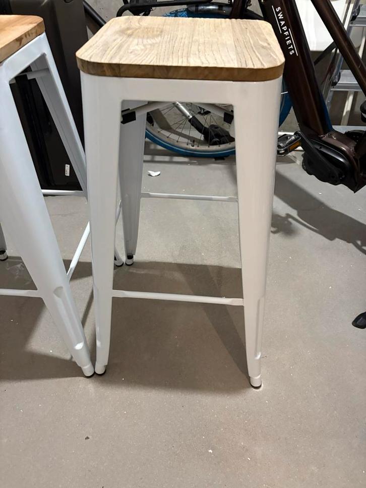 2 Stapelbare tolix Barkrukken - 75cm, Huis en Inrichting, Barkrukken, Gebruikt, 60 tot 90 cm, Hout, 2 krukken, Ophalen