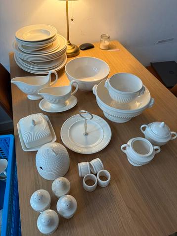 Divers Wedgewood EDME servies beschikbaar voor biedingen