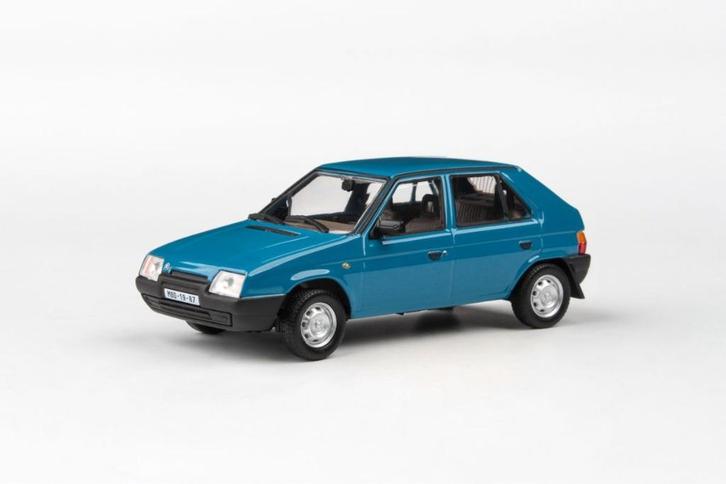 Skoda Favorit 1988 blue, Hobby en Vrije tijd, Modelauto's | Overige schalen, Nieuw, Auto, Ophalen of Verzenden