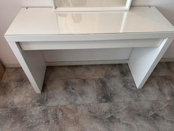 IKEA Malm Toilettafel met Spiegel en indeling - afbeelding 2