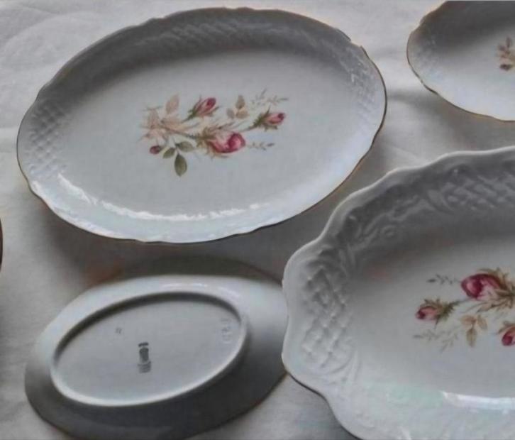 Schumann Arzberg witte relief schalen borden roze roosjes, Antiek en Kunst, Antiek | Servies los, Ophalen of Verzenden