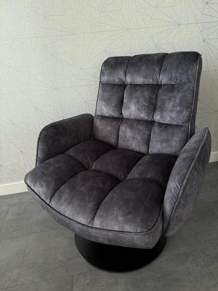 Comfortabele draaifauteuil – donkergrijs, zachte bekleding, Huis en Inrichting, Fauteuils, Zo goed als nieuw, 75 tot 100 cm, 75 tot 100 cm