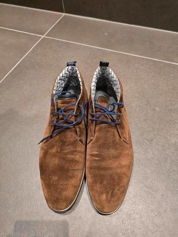 Super gave Floris van Bommel schoenen  beschikbaar voor biedingen