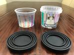 2 Cosma silliconen blikdeksels + maatbekers, Ophalen, Gebruikt