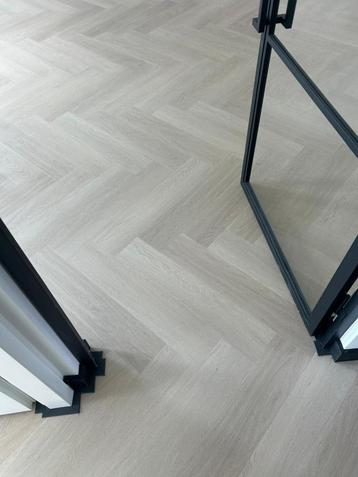 Pvc visgraat  €41,95 (vloer + leggen + plinten + afwerking) beschikbaar voor biedingen