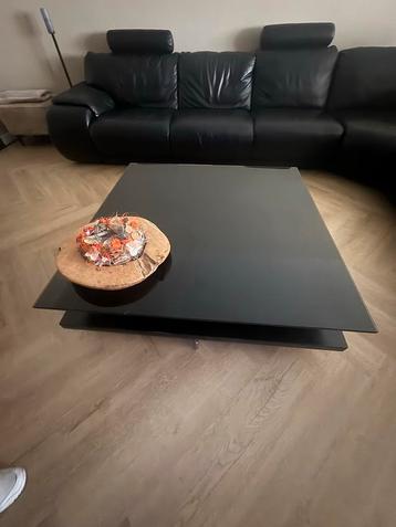 Salon tafel beschikbaar voor biedingen