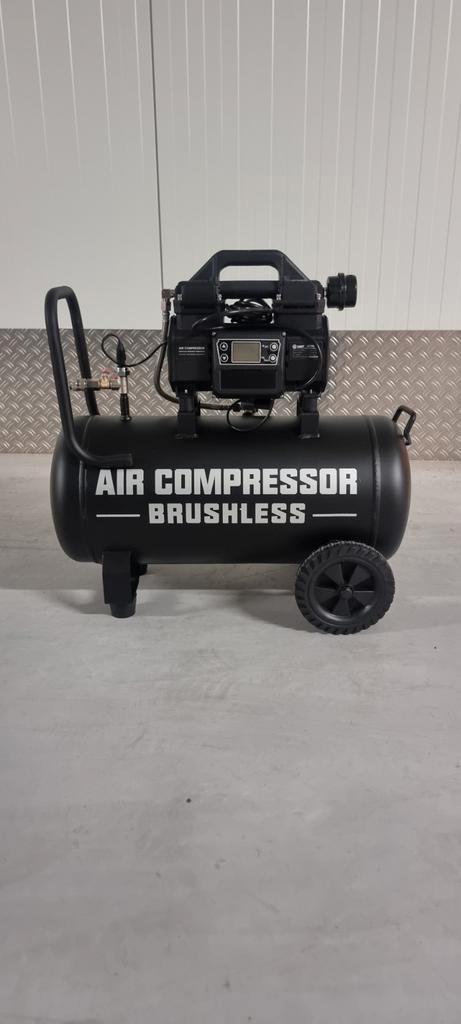 Te koop UMT Ac770-40 compressor NIEUW, Doe-het-zelf en Verbouw, Compressors, Nieuw, 6 tot 10 bar, 25 tot 100 liter, 200 tot 400 liter/min
