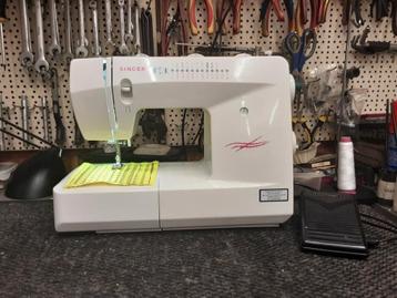 SINGER NAAIMACHINE MODEL 3722 beschikbaar voor biedingen