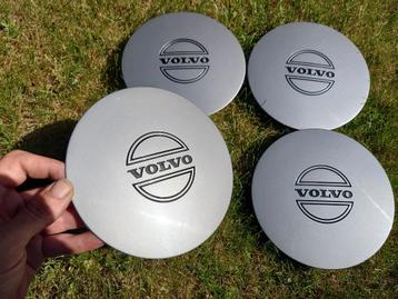 Volvo 340/360 wieldoppen/naafkapjes Volvo 81280 z.g.a.n.! beschikbaar voor biedingen