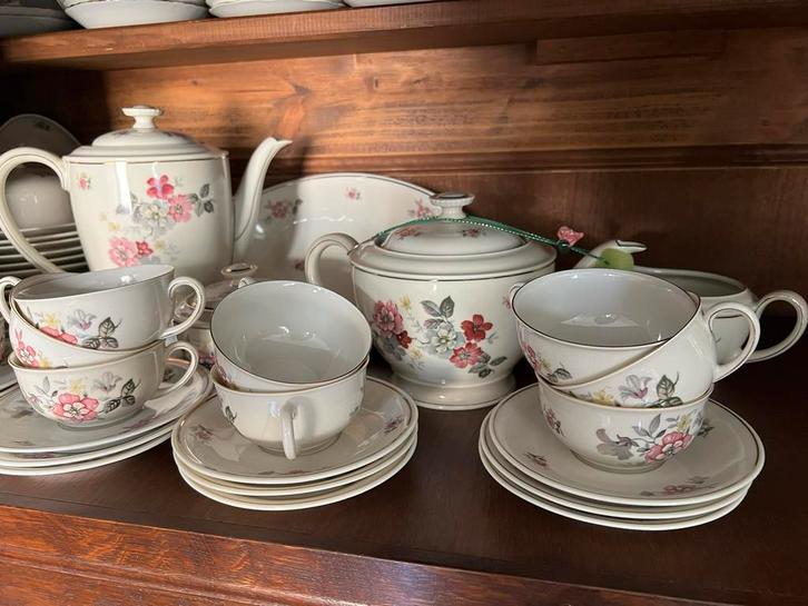 Duits porseleinen servies, 12-delig. Hutschenreuther Arzberg, Antiek en Kunst, Antiek | Servies compleet, Ophalen of Verzenden