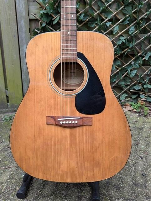 Yamaha F 310 ca. 20 jaar oud incl. luxe Boston koffer., Muziek en Instrumenten, Snaarinstrumenten | Gitaren | Akoestisch, Gebruikt