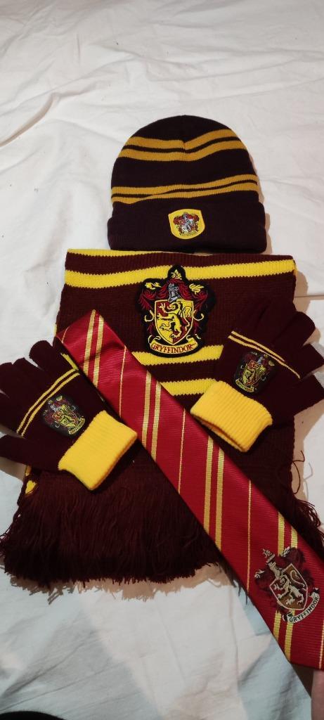 Harry Potter Huffelpuf winterset met sjaal muts en stropdas, Verzamelen, Harry Potter, Nieuw, Ophalen of Verzenden
