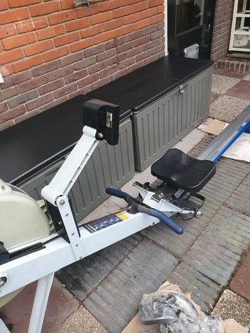 Concept, indoor fitness roeitrainer, gebruikt beschikbaar voor biedingen