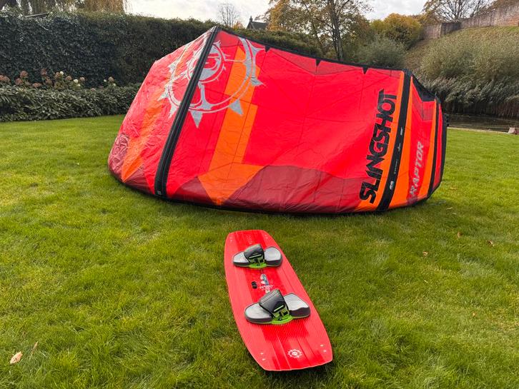 Slingshot Raptor 9 Kite 2020 + Board + Bar (Volledige set), Watersport en Boten, Kitesurfen, Gebruikt, Bar, 9 m², Twintip, Ophalen of Verzenden