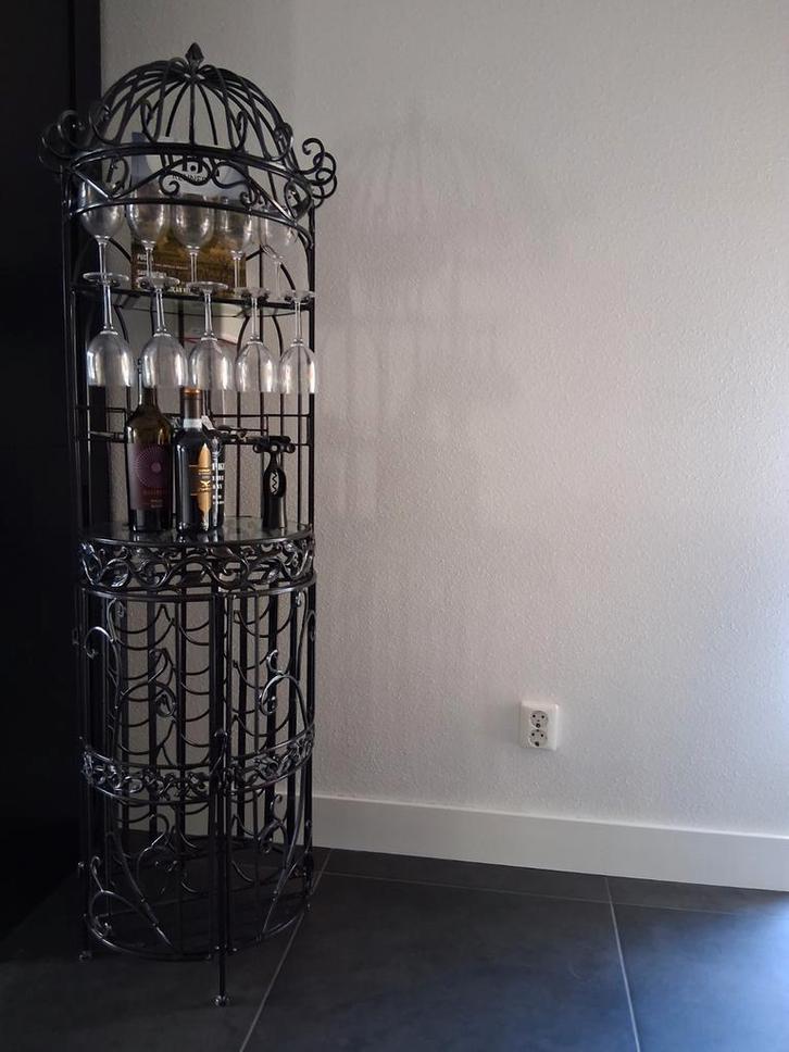 Zwart gietijzer wijn/ bar rek, Huis en Inrichting, Woonaccessoires | Wijnrekken, Zo goed als nieuw, 75 cm of meer, Metaal, 15 tot 25 flessen