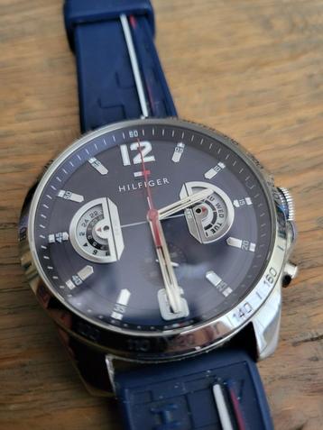 Tommy Hilfiger - Groot heren horloge - Blauw gestreepte bnd  beschikbaar voor biedingen