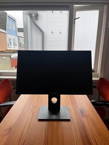 24 inch Dell monitor beschikbaar voor biedingen