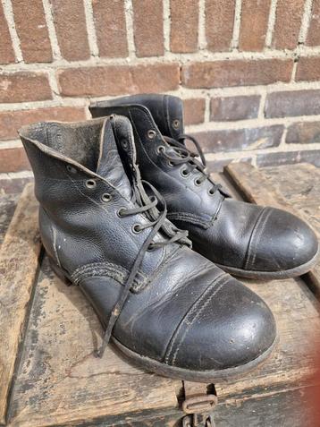 Legerschoenen, NL, 1955, vroege Koude Oorlog beschikbaar voor biedingen