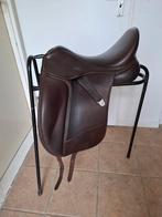 Bates dressuurzadel 17 inch, Dieren en Toebehoren, Dressuur, ., Ophalen of Verzenden, Zo goed als nieuw