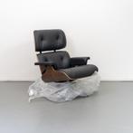 2x Vitra Eames Lounge Chair & Ottoman Noten - Chroom/Zwart, Niet ingevuld, Niet ingevuld, Nieuw, 75 tot 100 cm
