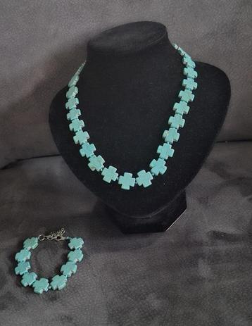 Ketting met bijpassende armband erg mooi van vorm en kleur beschikbaar voor biedingen