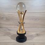 Metalen trofee met een kristallen wereldbol, 25 cm hoog, Antiek en Kunst, Ophalen of Verzenden