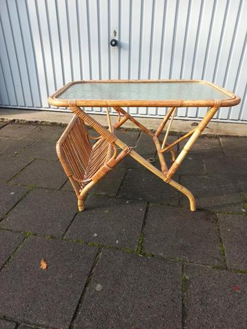 Rotan salontafel met kranthouder  beschikbaar voor biedingen