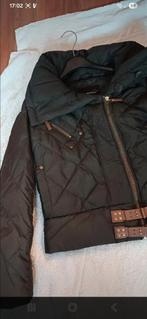 Mooie army groene winterjas van Mango, maat S
Met leuke deta, Mango, Ophalen of Verzenden, Zo goed als nieuw, Maat 36 (S)