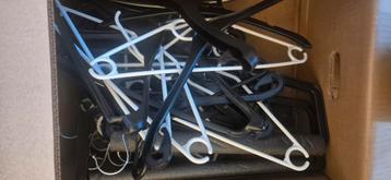 Kleerhangers GRATIS beschikbaar voor biedingen