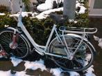 Oude elektrische fiets + oplader + defecte accu, Ophalen, Gebruikt, Minder dan 30 km per accu, Overige merken