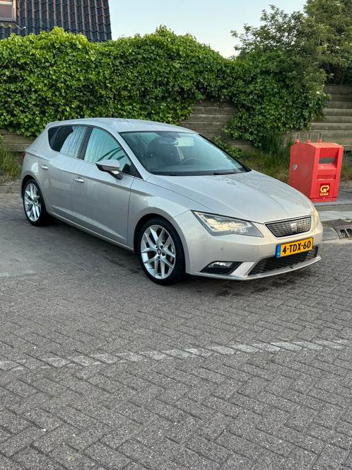 Seat Leon 1.6 TDI 110PK 2014 Beige, Auto's, Seat, Particulier, Leon, Diesel, A, Hatchback, Handgeschakeld, Origineel Nederlands