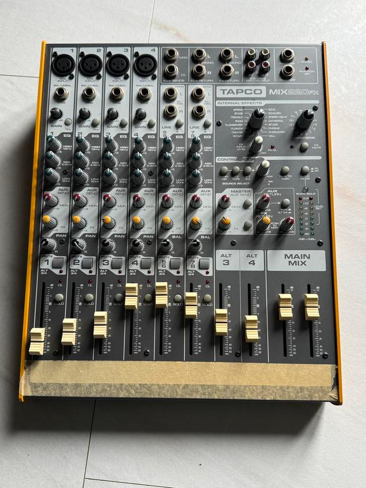 Tapco Mix 220 FX - Compacte Mengpaneel, Muziek en Instrumenten, Mengpanelen, Gebruikt, 5 tot 10 kanalen, Microfooningang, Ophalen of Verzenden
