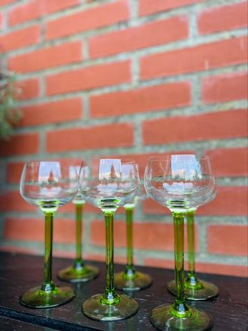 Set van 6 vintage glazen met groene steel beschikbaar voor biedingen