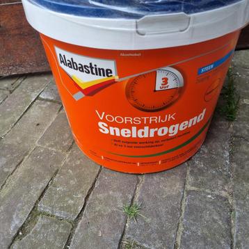 Alabastine Voorstrijk Sneldrogend twee emmers beschikbaar voor biedingen