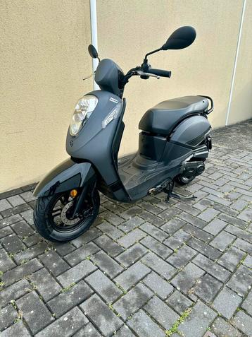 Sym mio 2019 geel kenteken goed onderhouden beschikbaar voor biedingen