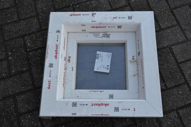 Nieuwe Aluplast PVC Kiepraam - 51 x 51 cm, Doe-het-zelf en Verbouw, Glas en Ramen, Nieuw, Gevelraam of Ruit, Minder dan 80 cm